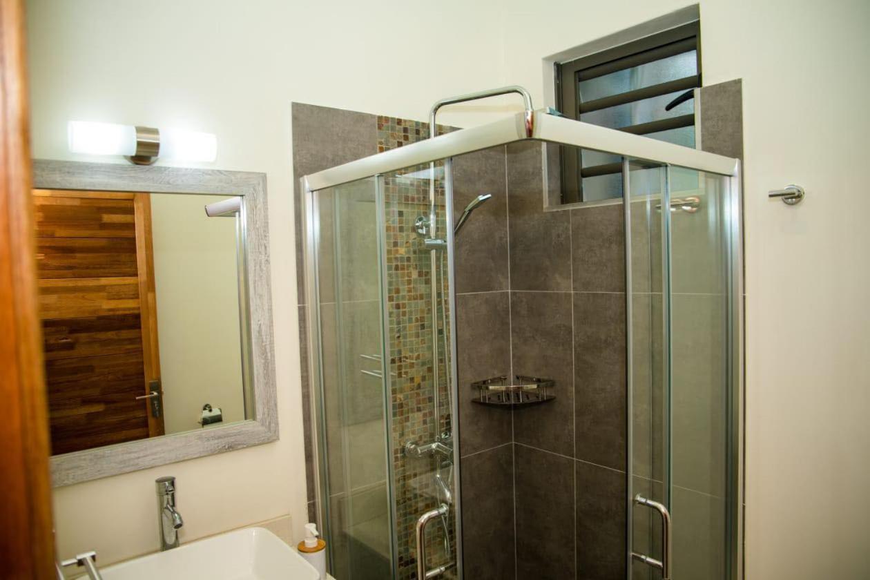 Entire Luxury 3 Bedroom Condo For Rent - Flic-En-Flac - Close To Beach المظهر الخارجي الصورة