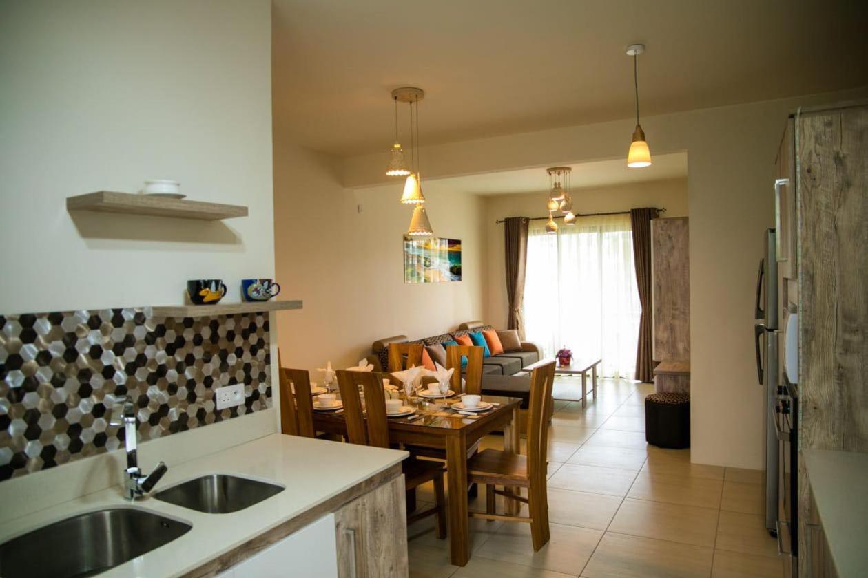 Entire Luxury 3 Bedroom Condo For Rent - Flic-En-Flac - Close To Beach المظهر الخارجي الصورة